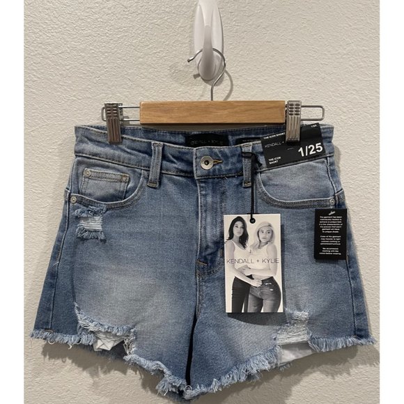 KENDALL AND KYLIE The Icon Distressed Shorts - Picture 2 of 4